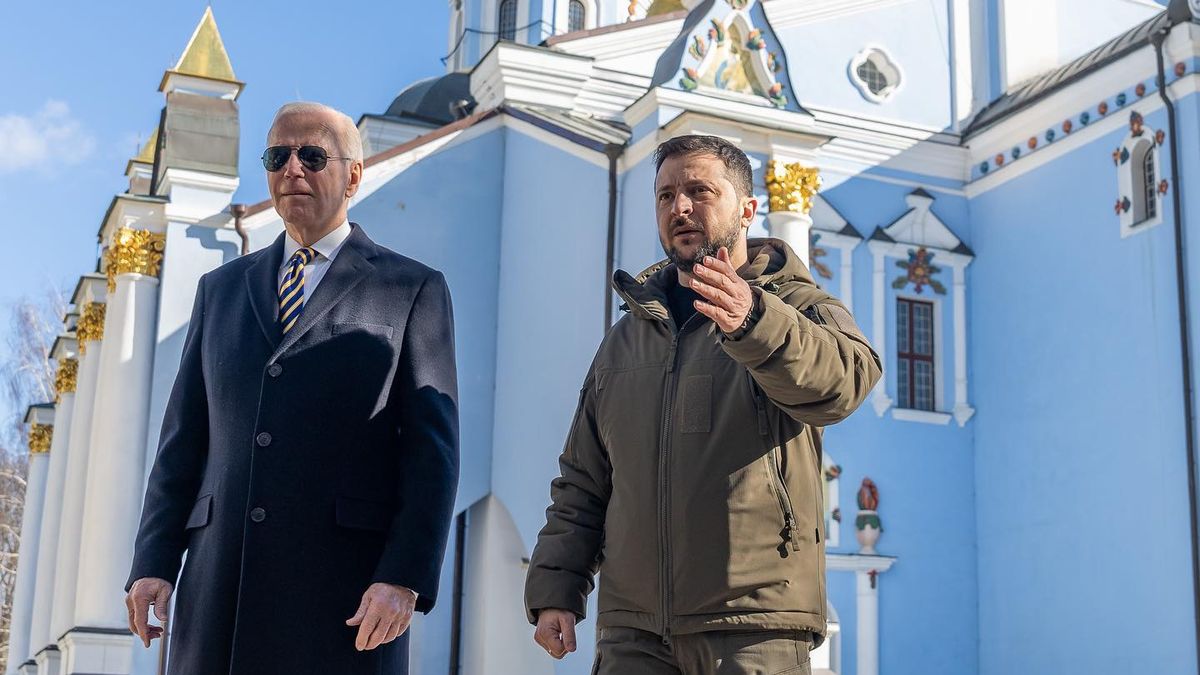 Když byl Biden v Kyjevě, zkoušelo Rusko balistickou raketu. Test selhal